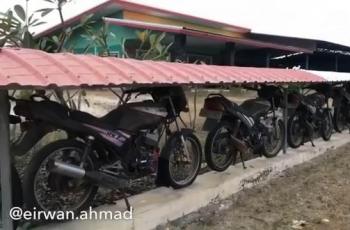 Gokil, Di Sini Puluhan Yamaha RX-Z Legendaris Dijadikan Pagar Rumah