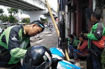 Cerita Ojol Sepi Order, Rela Jualan Masker Demi Bisa Penuhi Kebutuhan Hidup