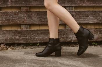 Lady Bikers Wajib Tahu, Ini Alasan Kenapa Berkendara Motor Gunakan High Heels Tidak Disarankan