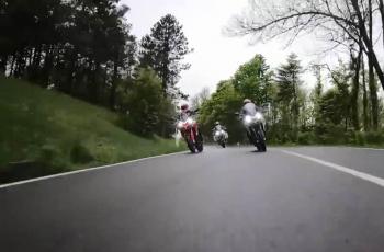 Trio Rider Italia Riding ke Mugello Naik Moge Ducati, Mudik Nih?