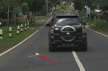 Kepergok Buang Sampah Sembarangan, Pengendara Terios Ini Kena Cibiran Panas