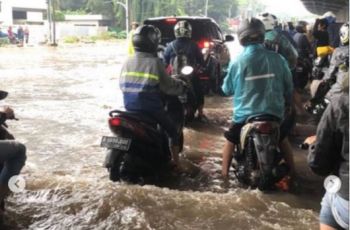 Kenali Efek Tak Terduga Ketika Pemotor Tetap Nekat Terobos Banjir