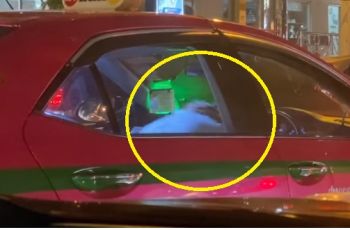 Bosan Nunggu Macet di Mobil, Sopir Taksi Lakukan Hal Tak Terduga
