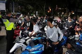 Bukannya Di Rumah Tapi Malah Nonton Balap Liar, Puluhan Pemotor Ini Diciduk Aparat