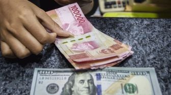 Dolar AS Kian Perkasa, Rupiah Tumbang Lagi Sore Ini