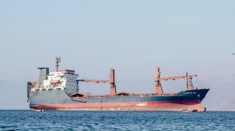 Perang AS-Iran: 6 Juta Barel Lolos dari Selat Hormuz, Harga Minyak Turun