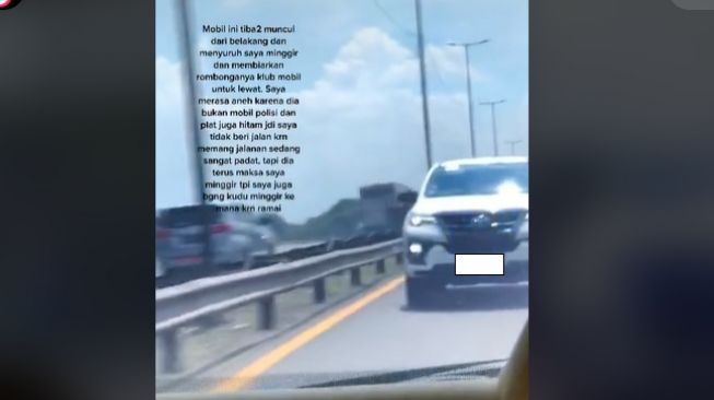 Toyota Fortuner diduga memaksa pemobil untuk minggir menggunakan lampu strobo (TikTok)